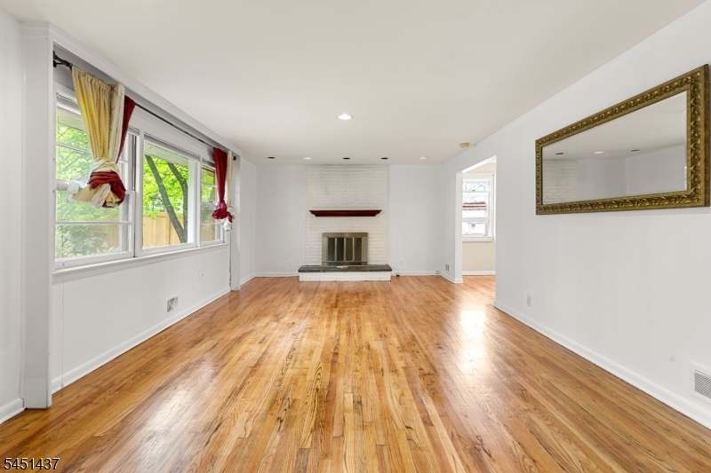 29 Devonshire Ter Property Photo 5