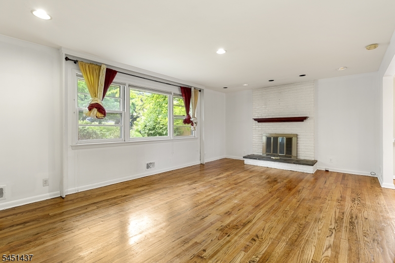 29 Devonshire Ter Property Photo 6