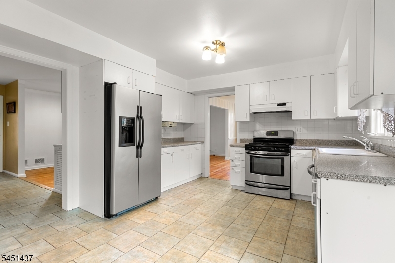 29 Devonshire Ter Property Photo 12