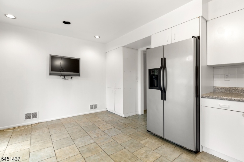 29 Devonshire Ter Property Photo 14