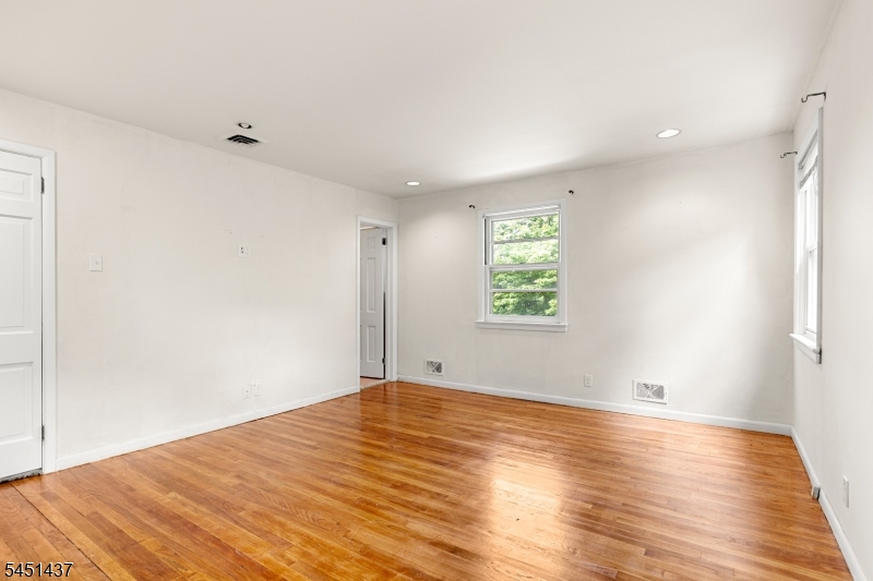 29 Devonshire Ter Property Photo 25
