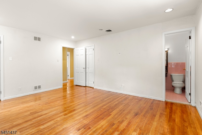 29 Devonshire Ter Property Photo 26