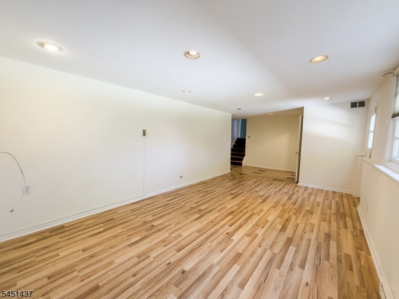 29 Devonshire Ter Property Photo 32