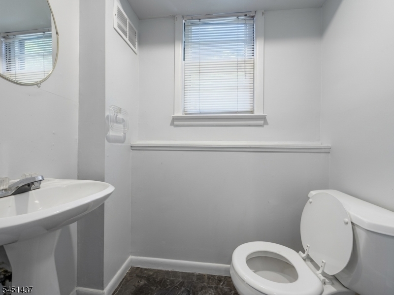 29 Devonshire Ter Property Photo 34