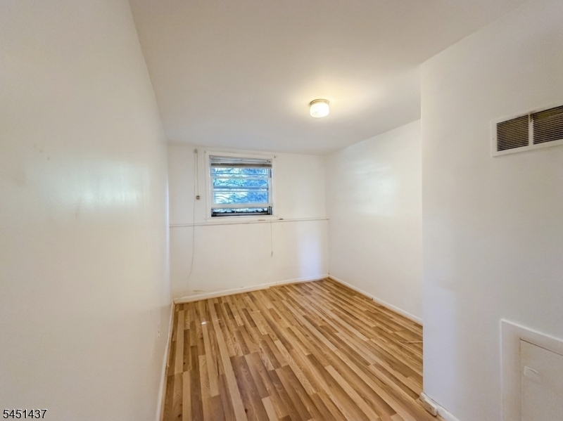 29 Devonshire Ter Property Photo 35