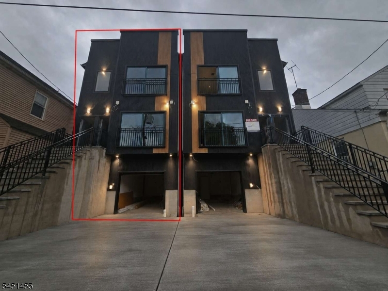 56 Oak Ave Property Photo 1