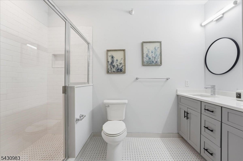 660 Bloomfield Ave 405 Property Photo 19