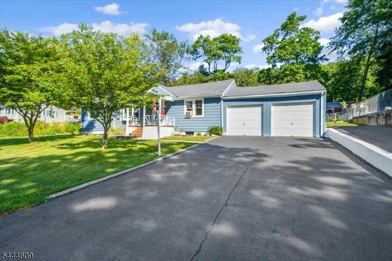 54 Oslo Dr Property Photo 1