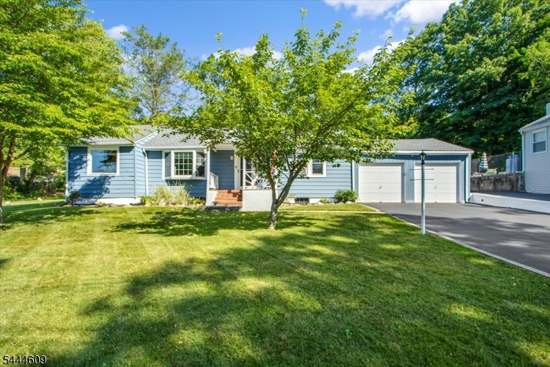54 Oslo Dr Property Photo 2