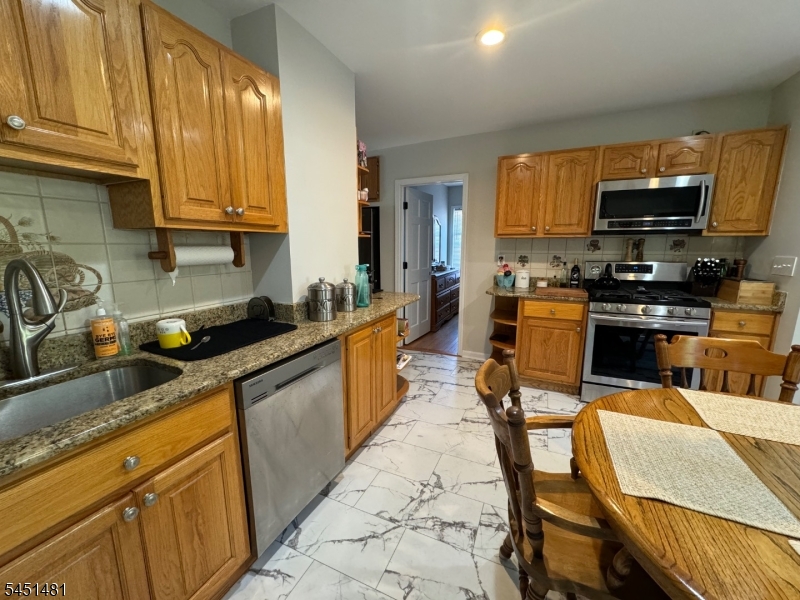 45 Hill St Property Photo 10