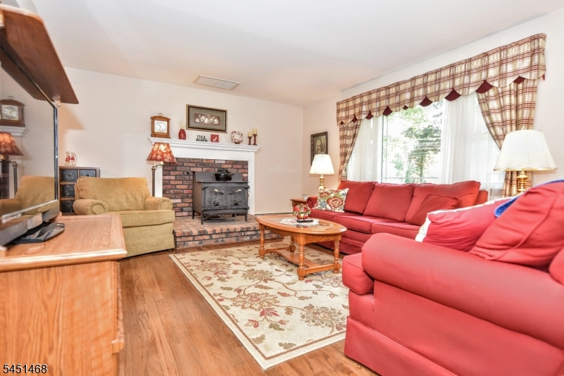 36 Edison Ter Property Photo 17