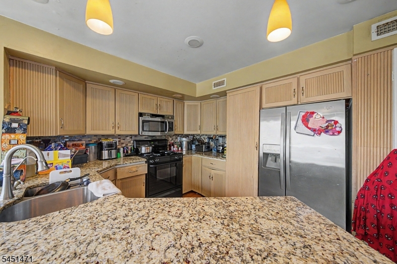 53 Maple Ave Property Photo 16