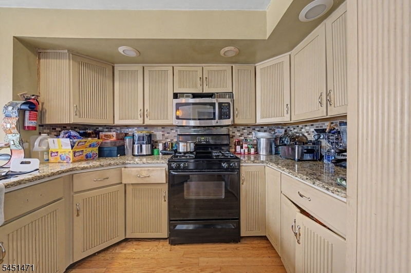 53 Maple Ave Property Photo 17