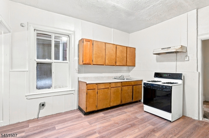 102 Claremont Ave Property Photo 10