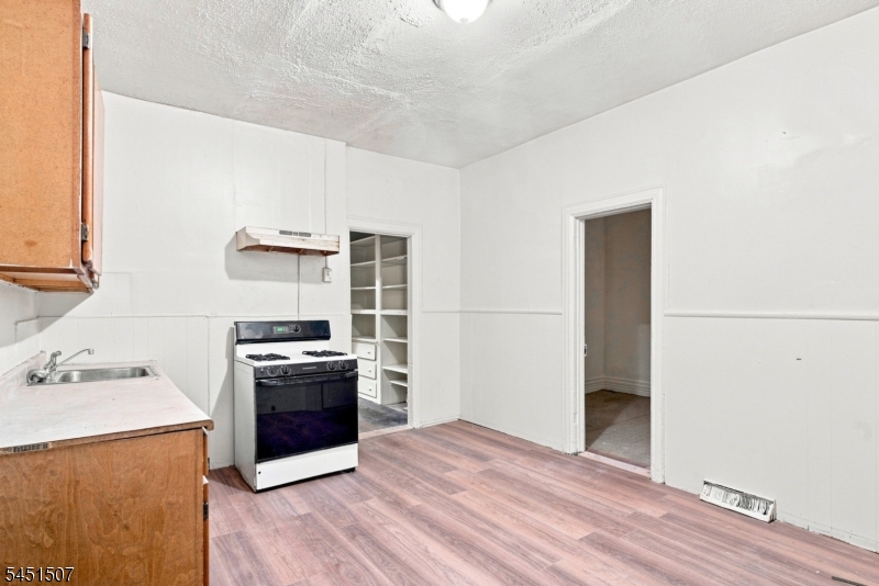 102 Claremont Ave Property Photo 11