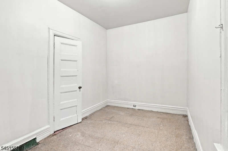102 Claremont Ave Property Photo 17