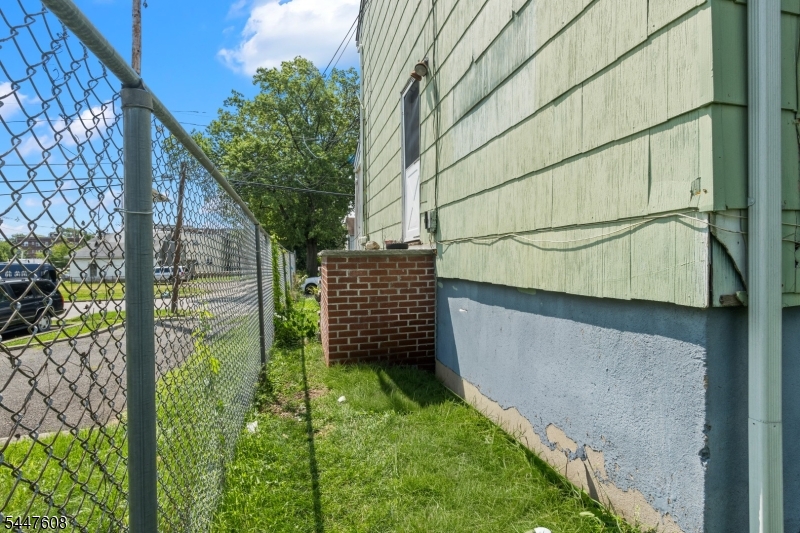 1266 E 12th Ave Property Photo 17