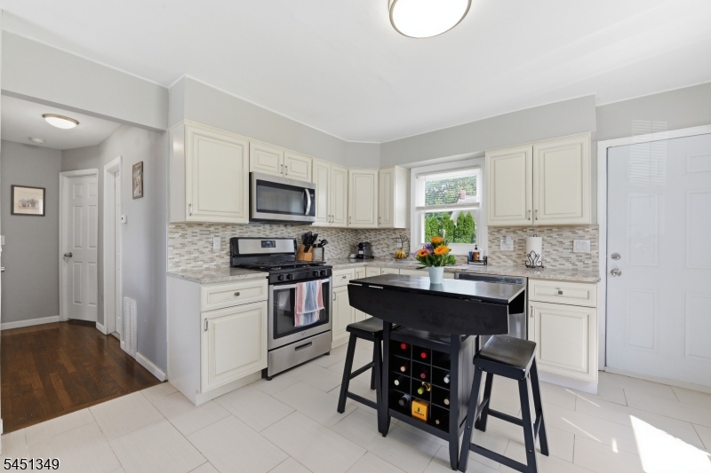 63 Johnson St Property Photo 8