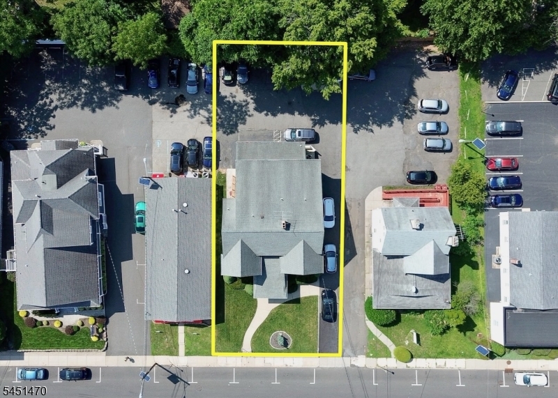 661 Franklin Ave Property Photo 3