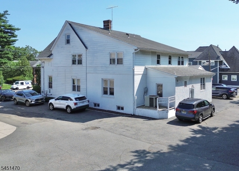 661 Franklin Ave Property Photo 4
