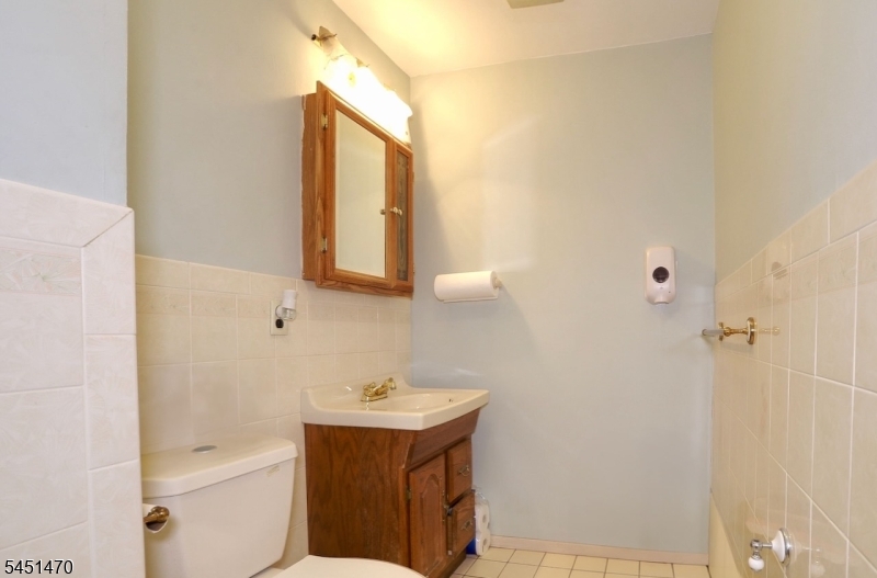 661 Franklin Ave Property Photo 23