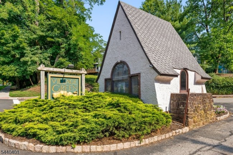22 Village Green Ct Property Photo 1