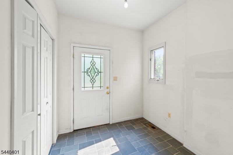22 Village Green Ct Property Photo 5