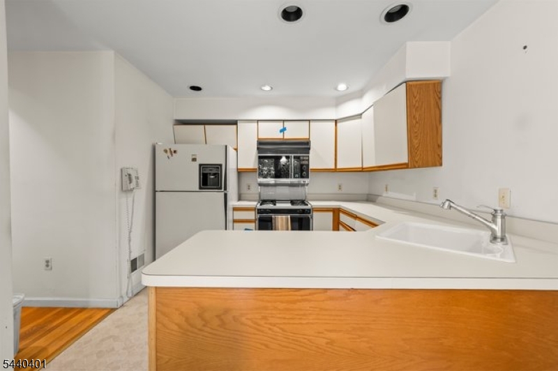 22 Village Green Ct Property Photo 12