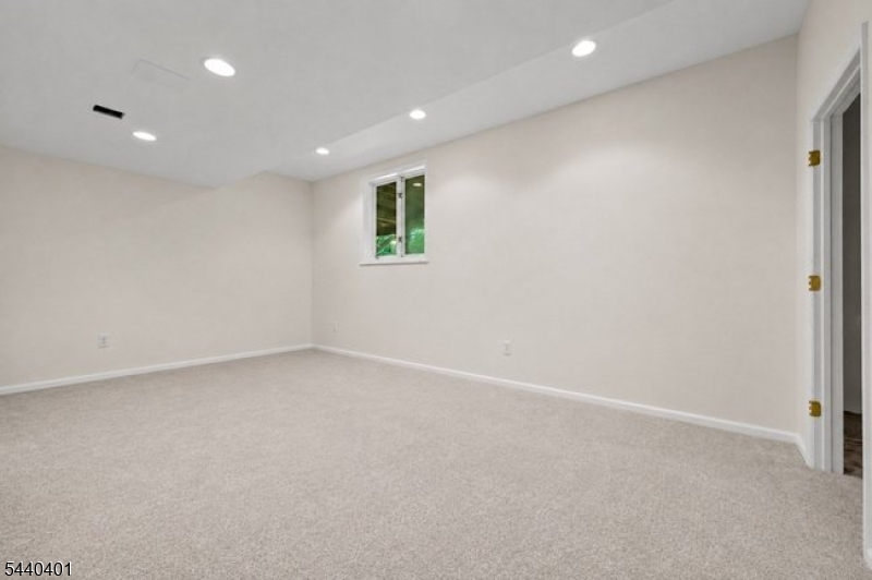 22 Village Green Ct Property Photo 39