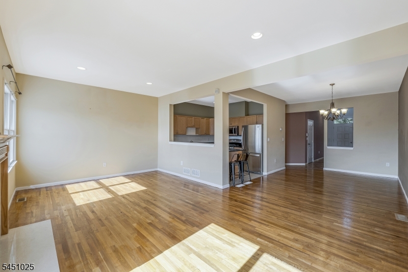 370 Summerhill Dr Property Photo 2