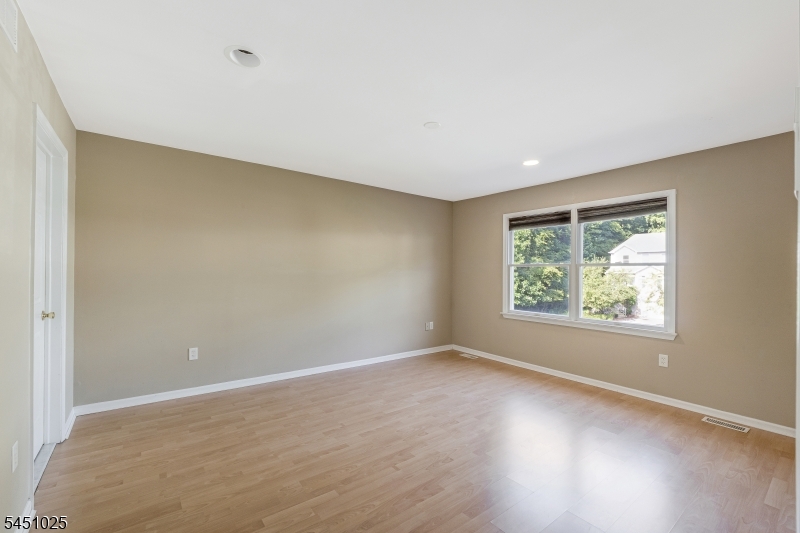 370 Summerhill Dr Property Photo 10