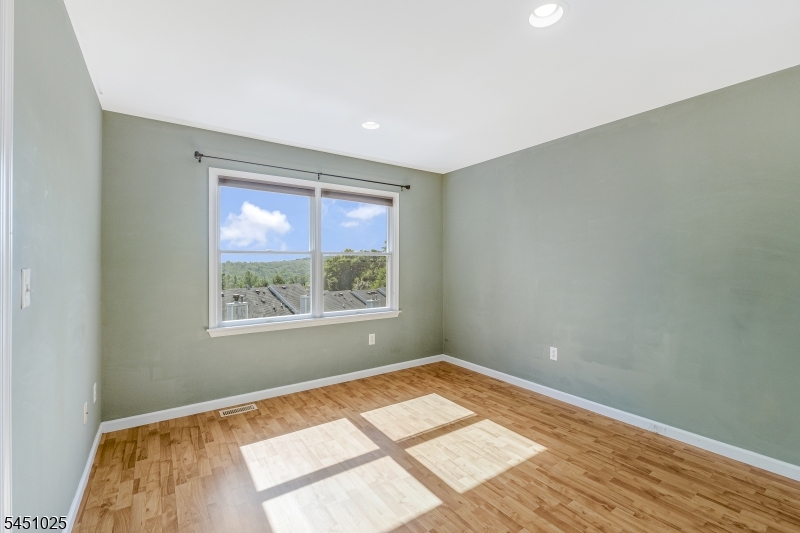 370 Summerhill Dr Property Photo 13