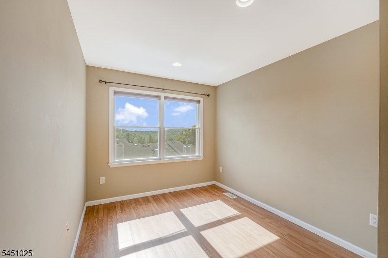 370 Summerhill Dr Property Photo 15
