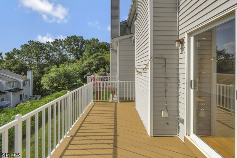 370 Summerhill Dr Property Photo 18