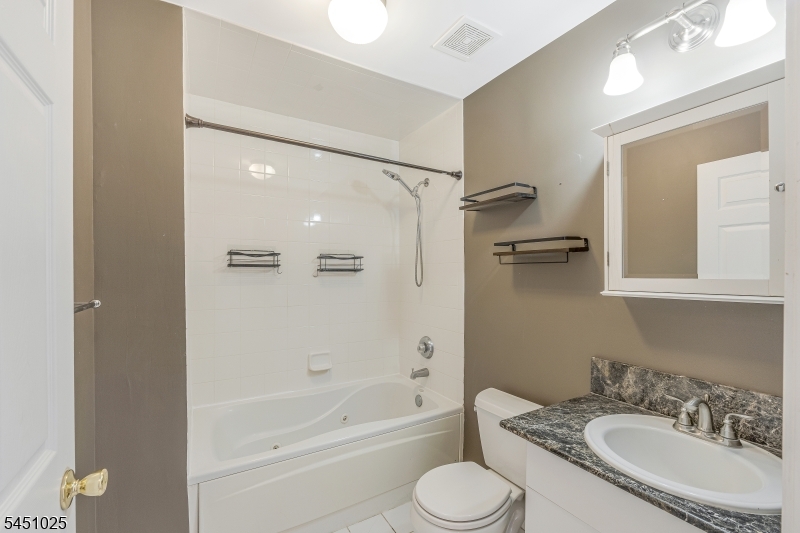 370 Summerhill Dr Property Photo 23