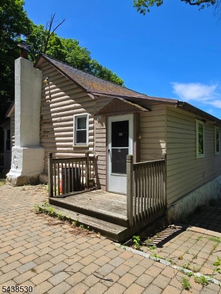 3 Carolina Ave Property Photo 2