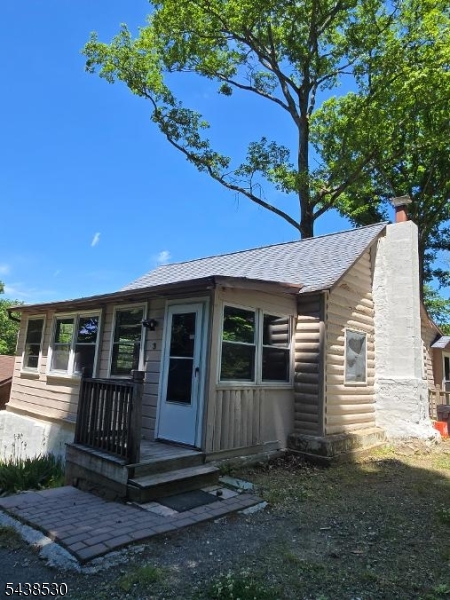 3 Carolina Ave Property Photo 3