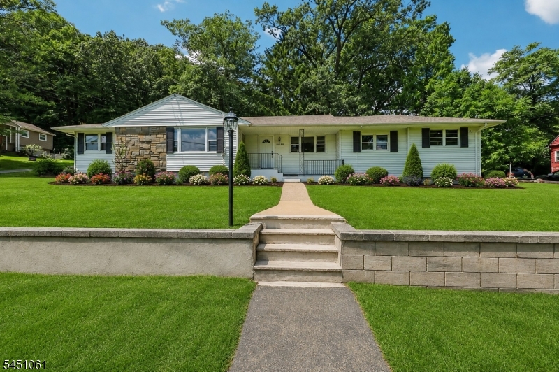 33 Lotz Ave Property Photo 1
