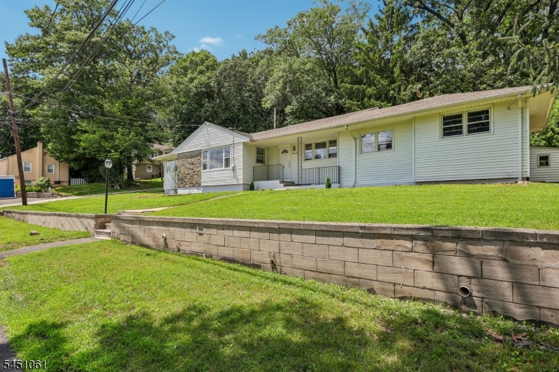 33 Lotz Ave Property Photo 2