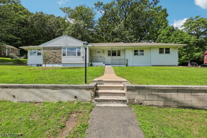 33 Lotz Ave Property Photo 3