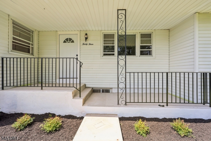 33 Lotz Ave Property Photo 4