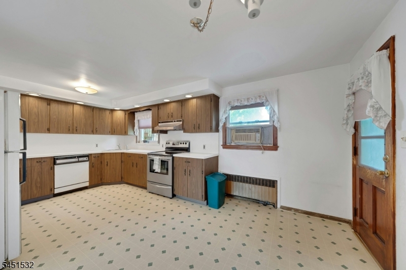 34 Berkeley Ave Property Photo 15