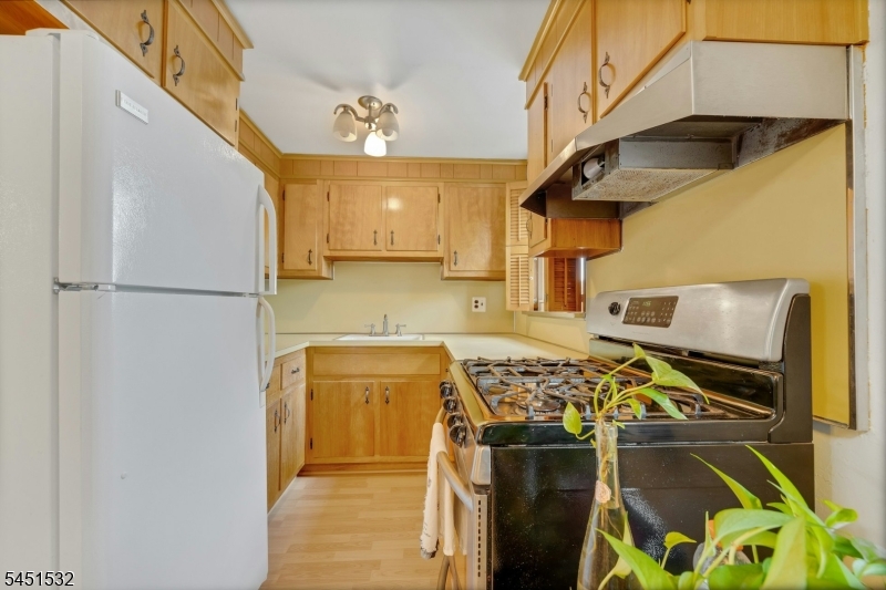 34 Berkeley Ave Property Photo 27