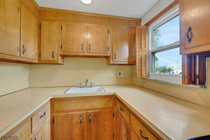 34 Berkeley Ave Property Photo 28