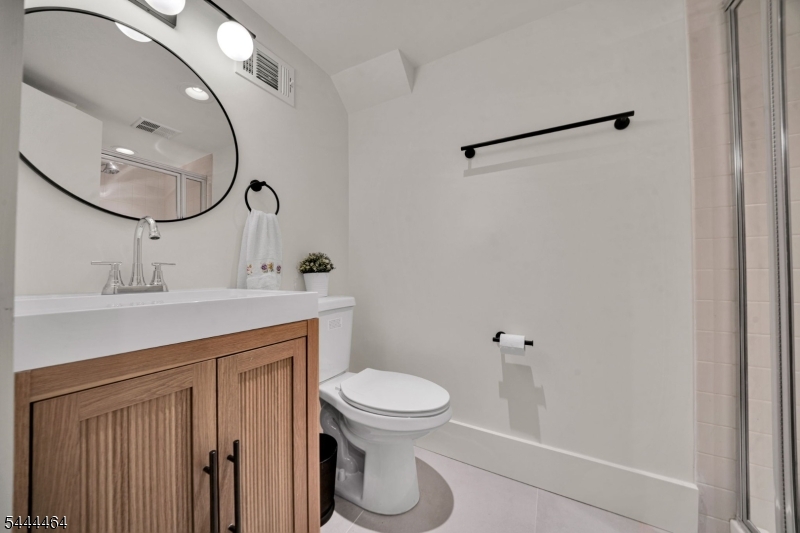 160 Beacon St Property Photo 18