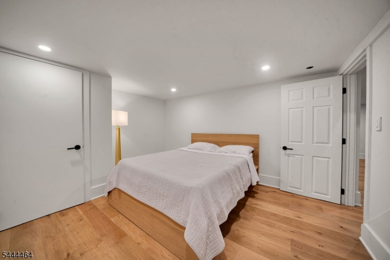 160 Beacon St Property Photo 35