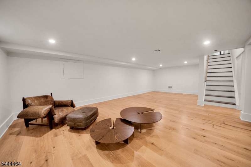 160 Beacon St Property Photo 40