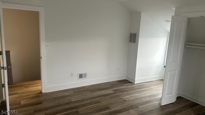 16 Headley Ter 2 Property Photo 3