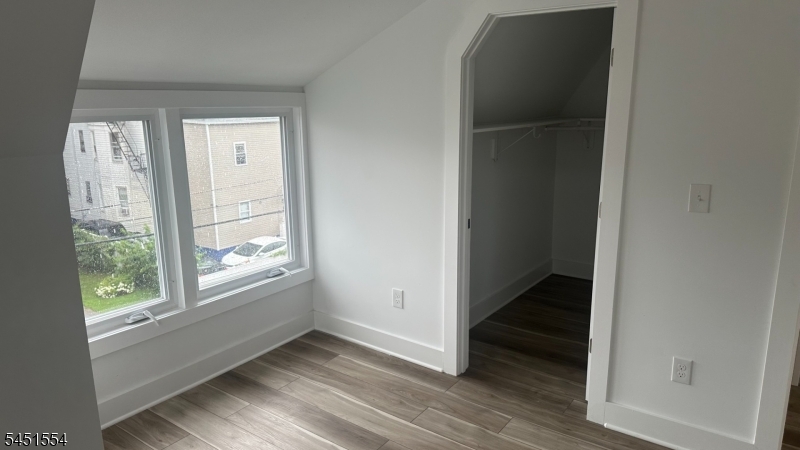 16 Headley Ter 2 Property Photo 4