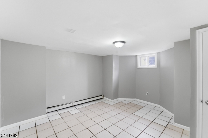 318 Grove St Property Photo 13